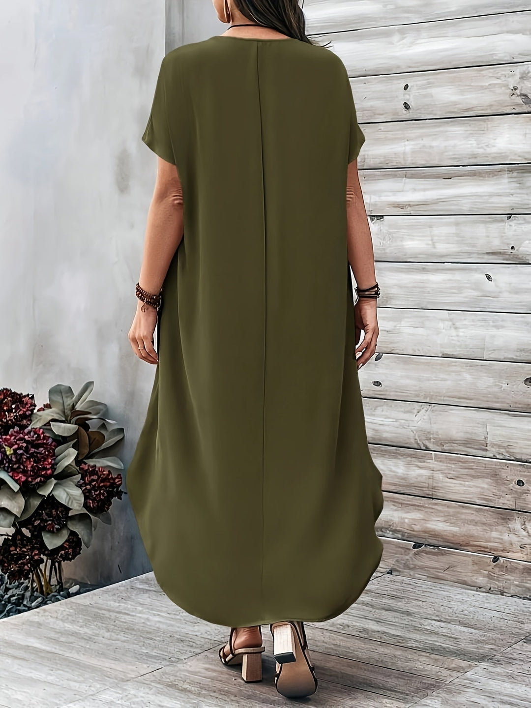 Hilda | Plus size V-neck dress