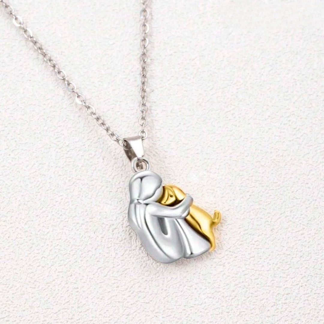 Selma™ | Hug Pendant Necklace