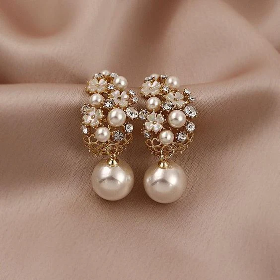 Elegant Earrings with Flowers and Pearls